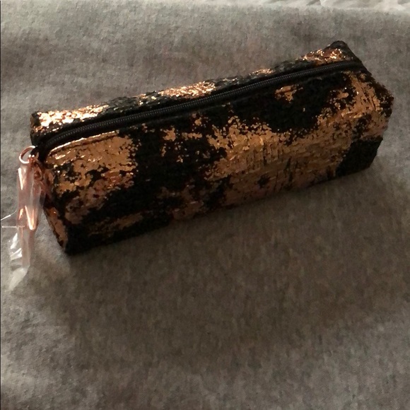 Small Mac makeup bag - Picture 2 of 3